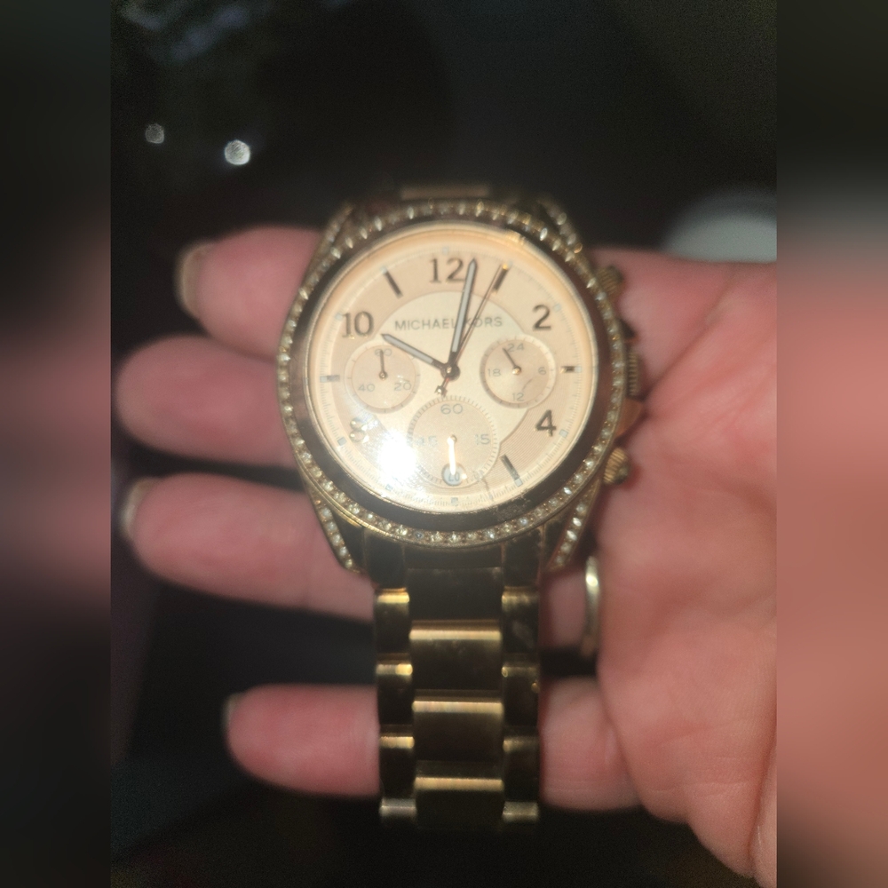 Michael Kors Rose Gold Women's Watch - Picture 3 of 5